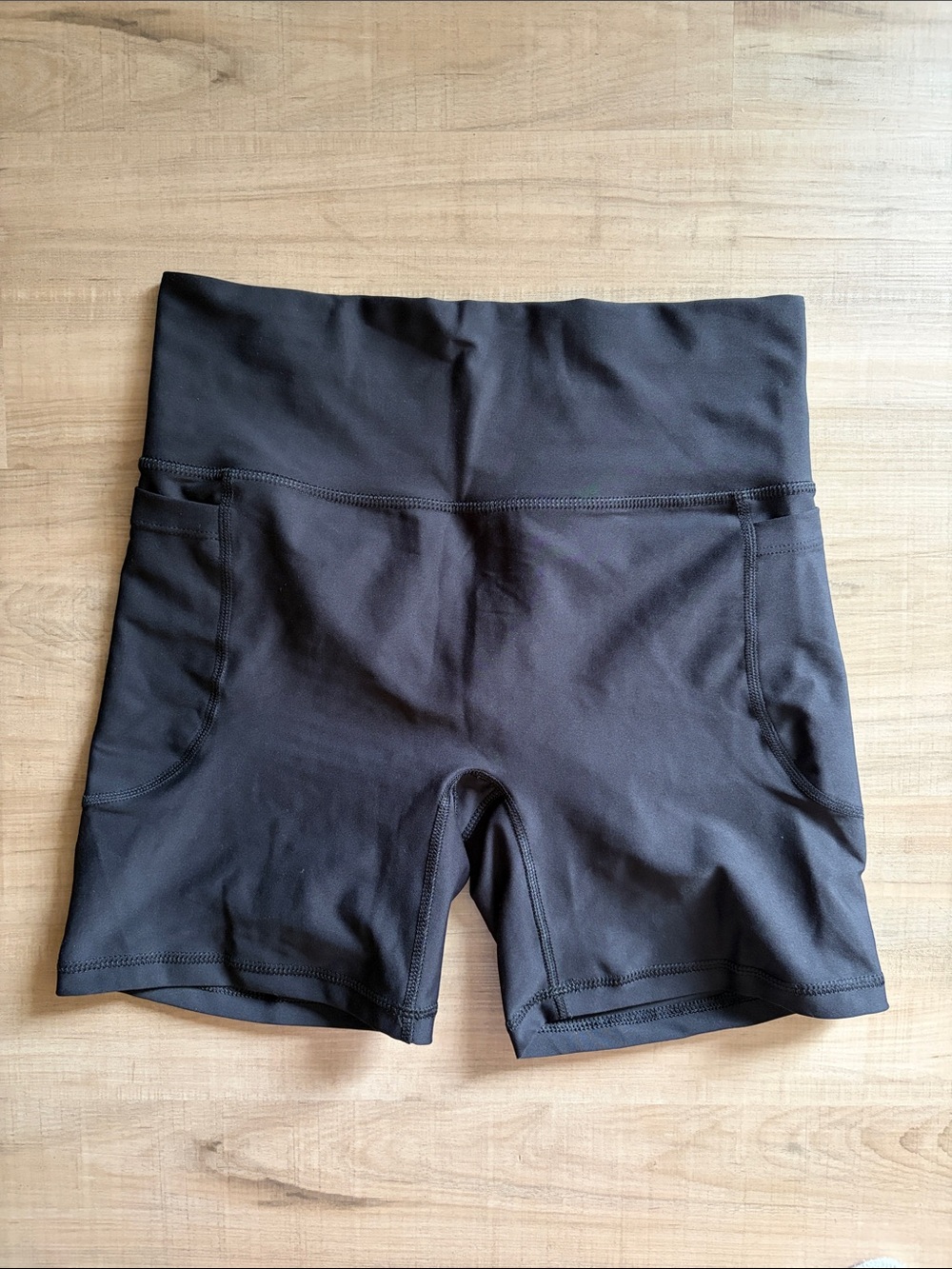 Old Navy 6” No Front Seam With Pockets six inch Bike Shorts Workout Athletic